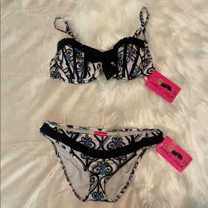 NWT Betsey Johnson bikini swimsuit set